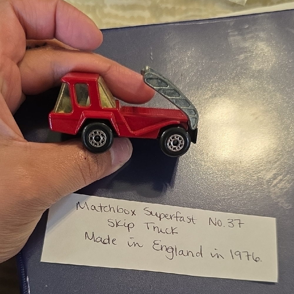 Vintage Collectable! MATCHBOX Red Superfast No. 37 Skip Truck Toy